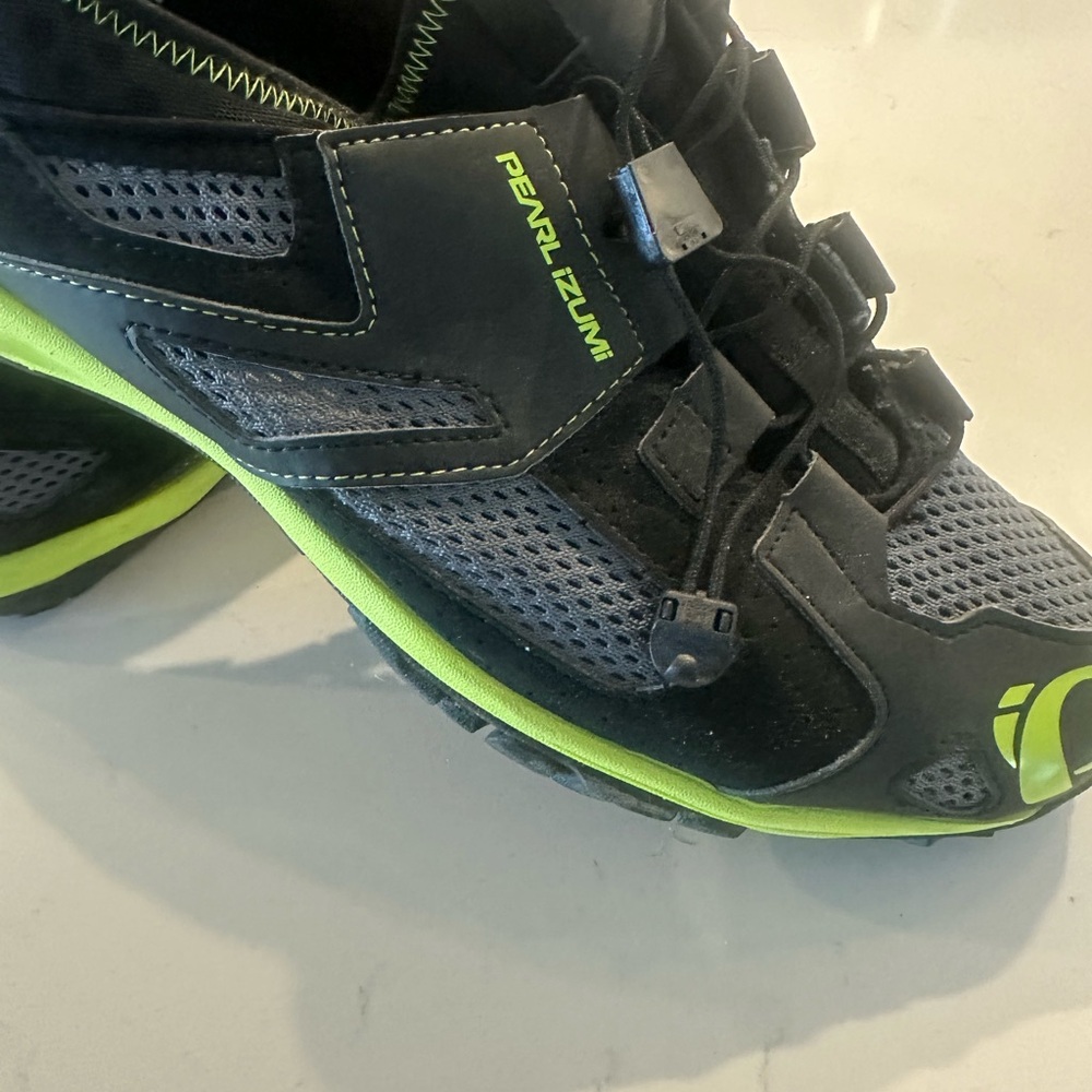 Pearl Izumi Black and Gray Cycling Apparel